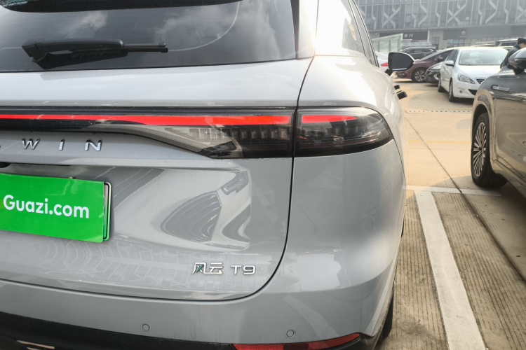 奇瑞 风云T9 2024款 120 长续航版标准型 5座 三元锂车身外观9