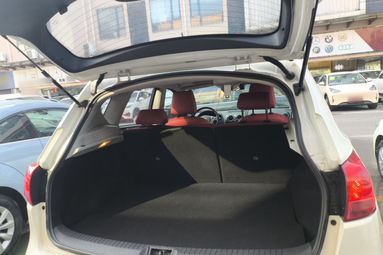 日产 逍客 2015款 2.0XL 酷火 CVT 2WD机舱底盘23