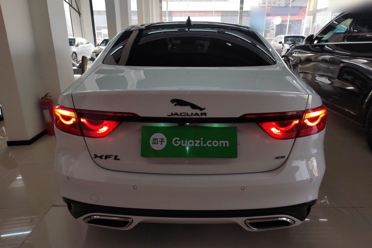 捷豹XFL 2021款 XFL 2.0T P250 四驱曜黑运动版车身外观6