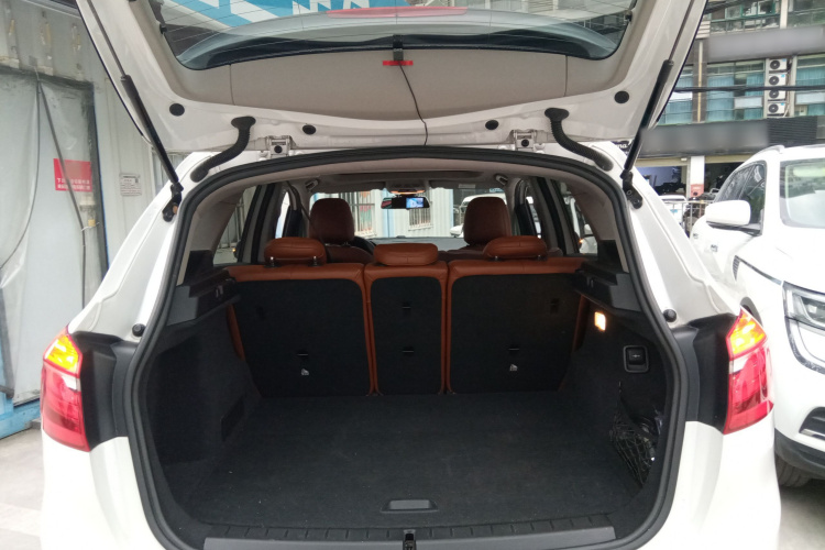 宝马2系旅行车 2016款 218i 时尚型机舱底盘23