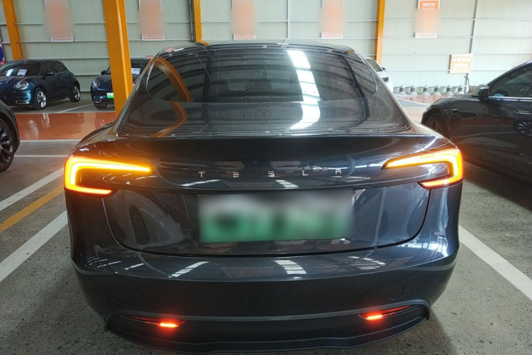 特斯拉 Model 3 2023款 长续航全轮驱动版车身外观6