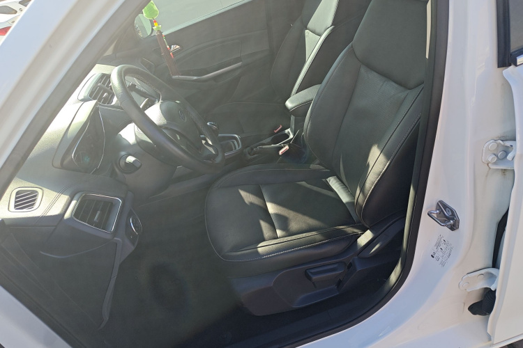 福特 福睿斯 2017款 幸福版 1.5L 手动时尚型中控内饰19