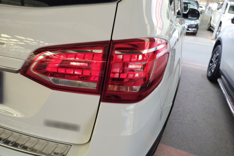 哈弗H6 2021款 运动版 1.5T 自动精英智联型 U型格栅车身外观9