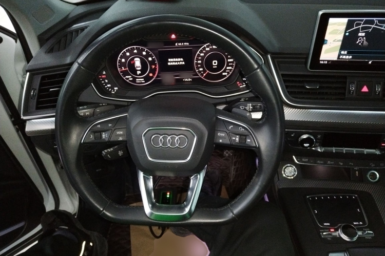 奥迪Q5L 2020款 45 TFSI 尊享运动型中控内饰13