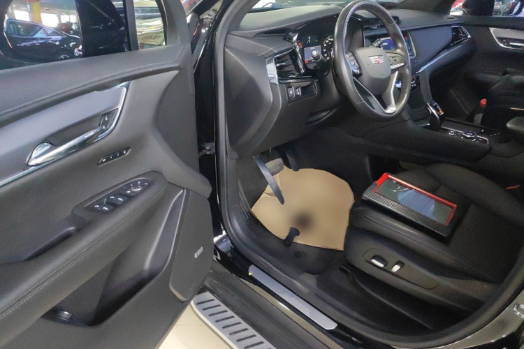 凯迪拉克XT6 2021款 2.0T 七座两驱风尚型中控内饰20