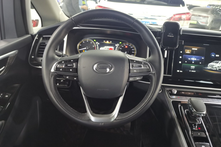 广汽传祺 传祺M8 2023款 领秀系列 390T 尊享版中控内饰13