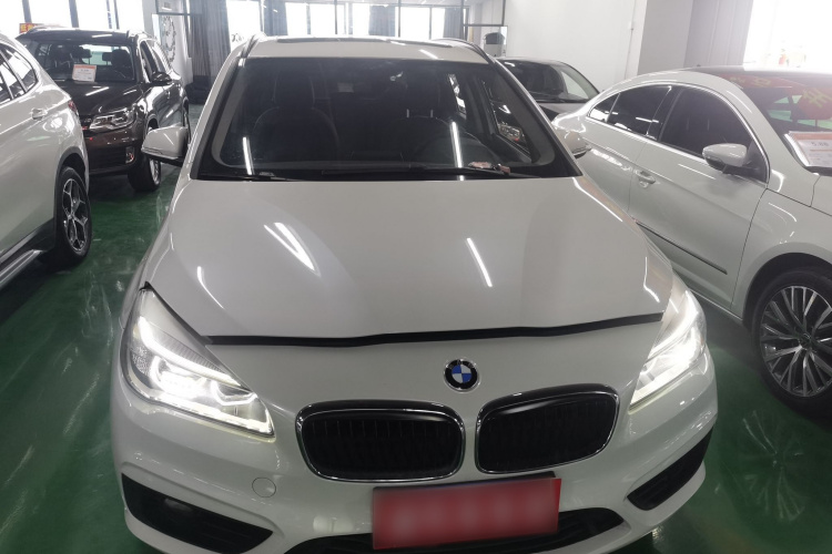 宝马2系旅行车 2016款 218i 领先型车身外观2
