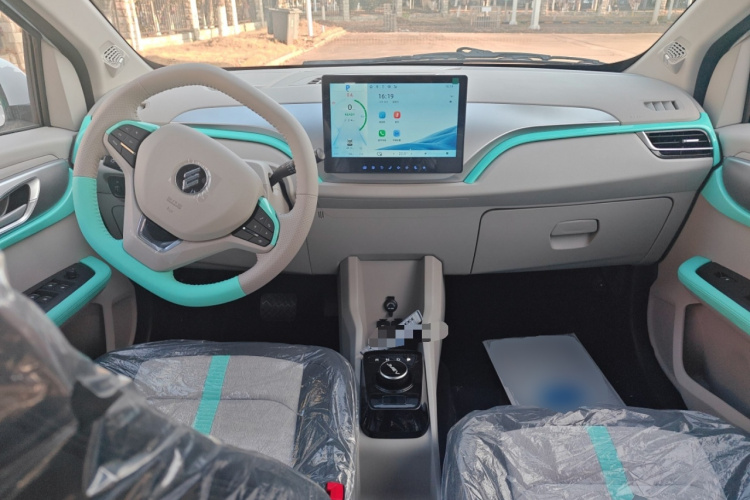 江铃集团新能源 易至EV3 2025款 Plus 330KM豪华型中控内饰12