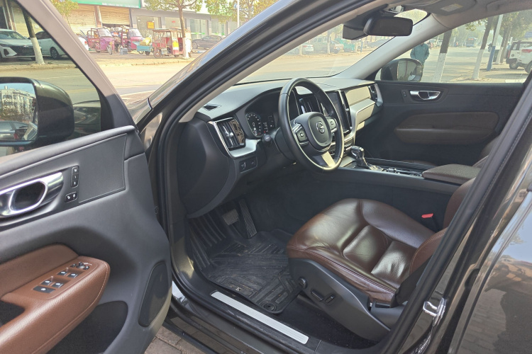 沃尔沃XC60 2020款 T5 四驱智逸豪华版中控内饰7002