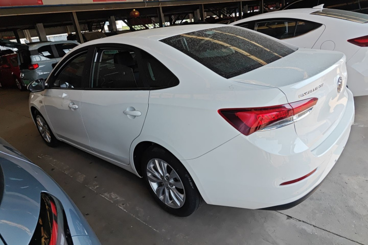 别克 英朗 2021款 改款 典范 1.5L 自动精英型车身外观4