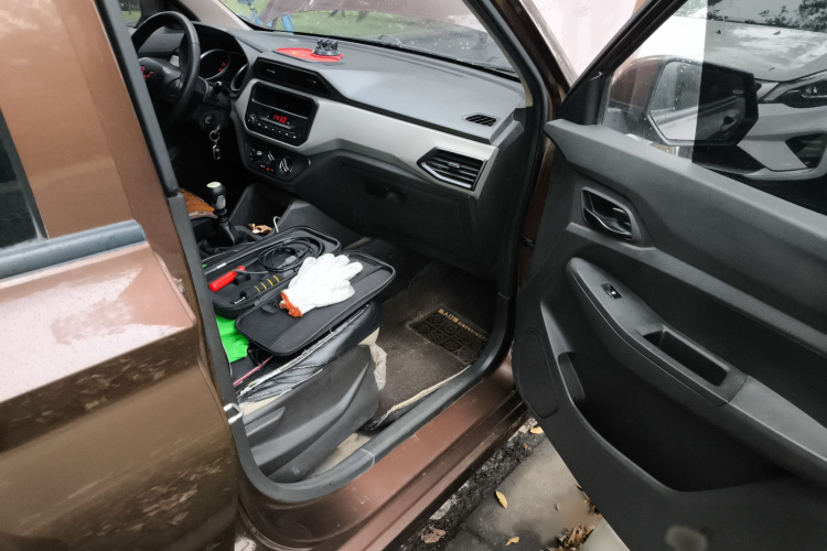 五菱汽车 五菱宏光 2021款 1.5L改款 S标准型 液压助力LAR局部细节9005