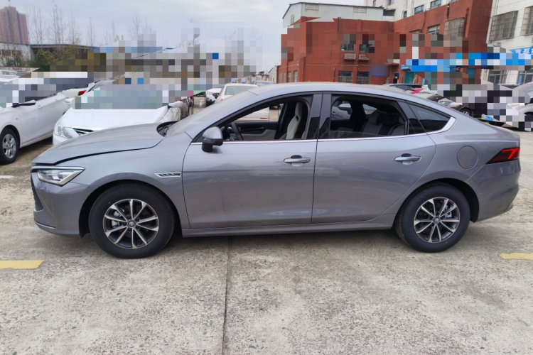 比亚迪 秦PLUS 2024款 荣耀版 DM-i 55KM领先型车身外观6003