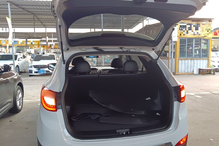 北京现代ix35 2015款 2.0L 自动两驱智能型 国IV机舱底盘23