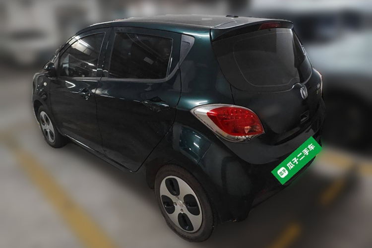 长安欧尚 奔奔E-Star 2021款 国民版 心悦版（快充版）磷酸铁锂（31.18kWh）车身外观5