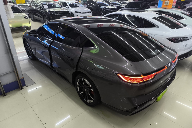 吉利银河 银河E8 2024款 550km 后驱PRO车身外观4