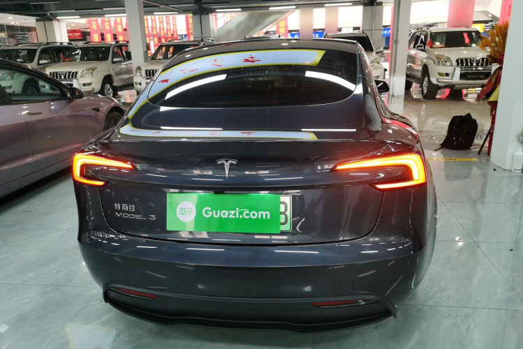 特斯拉 Model 3 2025款 后轮驱动版车身外观6