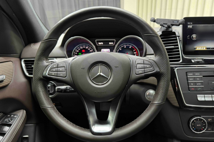 奔驰GLE 2019款 GLE 320 4MATIC 动感型臻藏版局部细节13