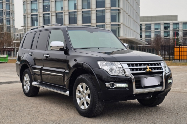 三菱 帕杰罗(进口) 2016款 3.0L 自动尊贵版 国V车身外观6004