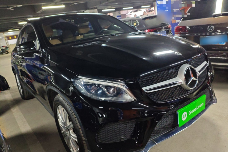 奔驰GLE轿跑 2018款 GLE 320 4MATIC 轿跑SUV车身外观3