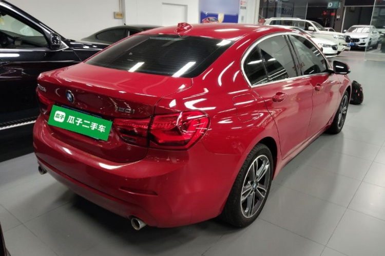 宝马1系 2020款 120i 时尚型车身外观7