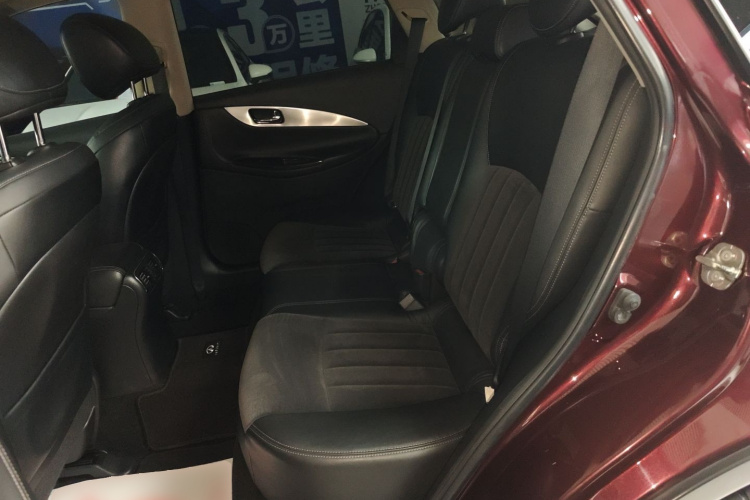 英菲尼迪QX50 2015款 2.5L 舒适版中控内饰7004