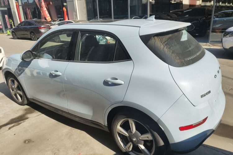 欧拉好猫 2022款 400km标准续航 尊贵型 磷酸铁锂车身外观4