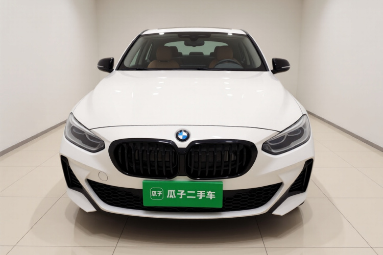 宝马1系 2022款 120i M运动曜夜版车身外观2