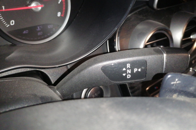 奔驰C级(进口) 2017款 改款 C 180 旅行轿车局部细节18