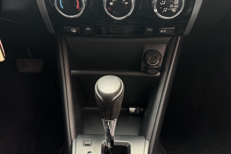 丰田 YARiS L 致炫 2016款 改款 1.5E CVT魅动版中控内饰7013