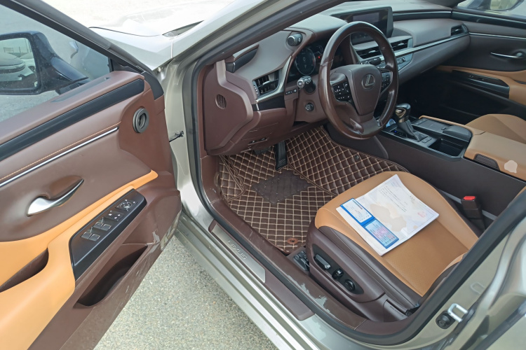 雷克萨斯ES 2020款 200 卓越版中控内饰20