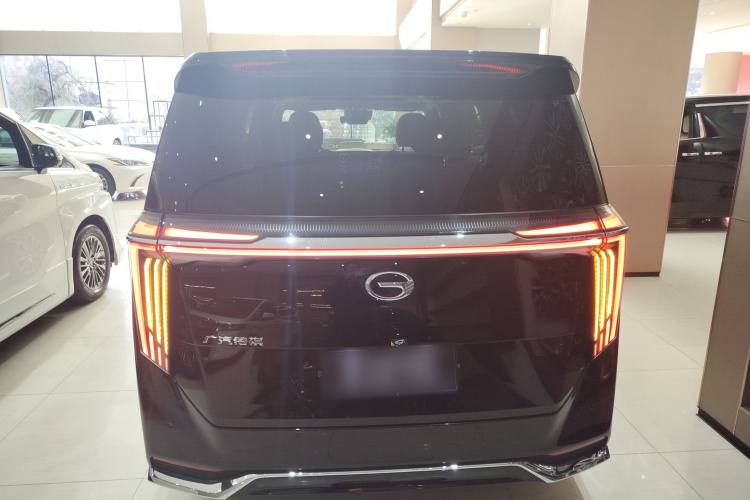 广汽传祺 传祺M8 2024款 大师系列 400T 至尊版车身外观6