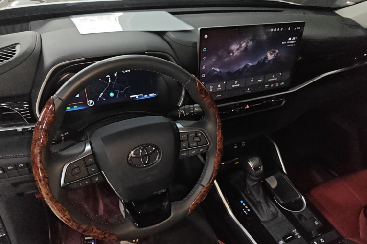 丰田 汉兰达 2026款 2.5L智能电混双擎两驱精英版 5座中控内饰7002