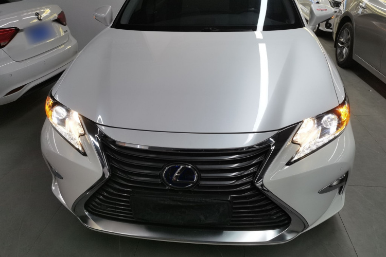雷克萨斯ES 2015款 300h 舒适版车身外观2