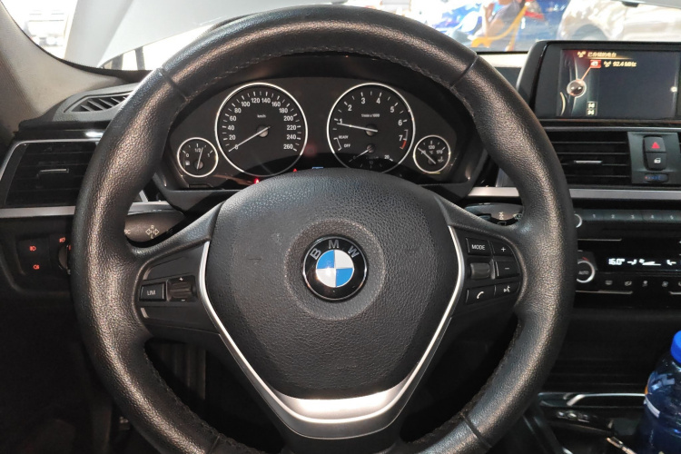 宝马3系 2016款 316Li 时尚型中控内饰13