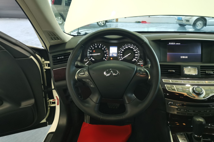 英菲尼迪Q70 2019款 Q70L 2.0T 精英版 PLUS中控内饰13