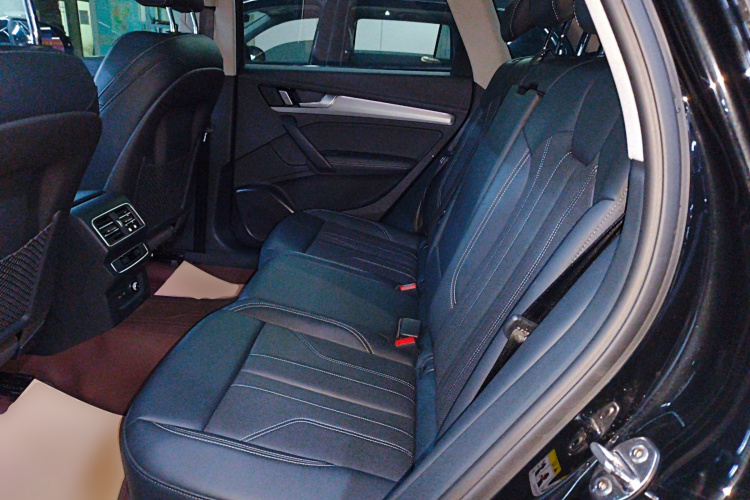 奥迪Q5L 2025款 40 TFSI 时尚动感型中控内饰7004