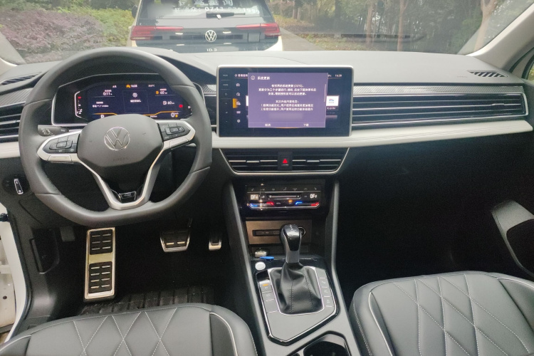 大众 途观L 2024款 出众款 330TSI 自动两驱R-Line龙耀版中控内饰12