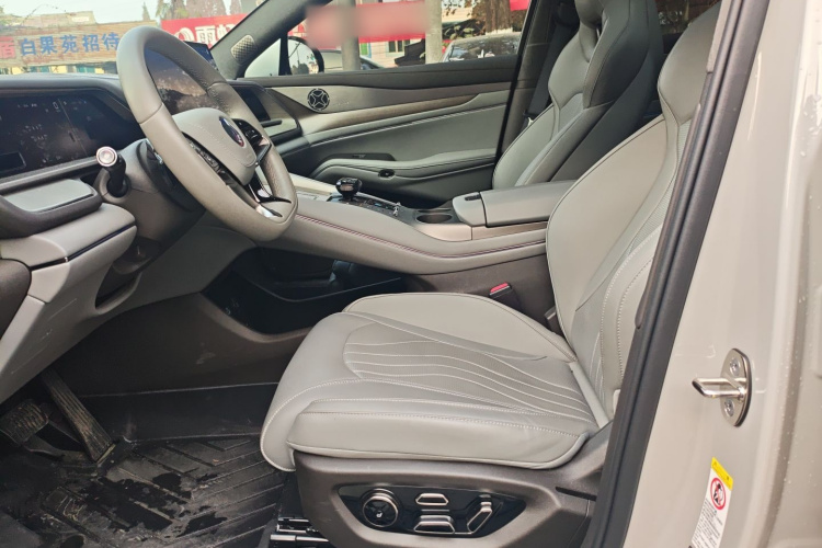 腾势N7 2024款 702 智驾Pro版中控内饰19