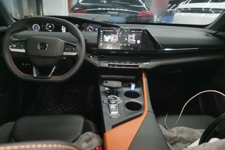 长安UNI-V 智电iDD 2023款  智电iDD 1.5T 113km智趣型（飞快版）中控内饰12