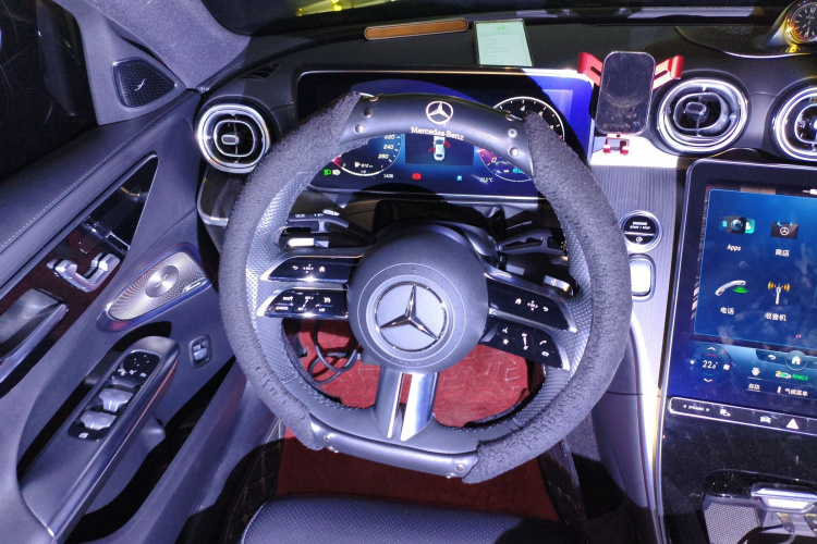 奔驰C级 2022款 改款 C 260 L 皓夜运动版中控内饰13