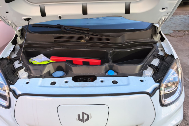 零跑汽车 零跑T03 2024款 310舒享版机舱底盘24