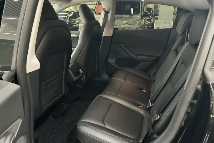 特斯拉 Model Y 2023款 后轮驱动版中控内饰7004