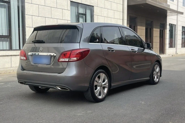 奔驰B级 2018款 B 200 动感型车身外观6009