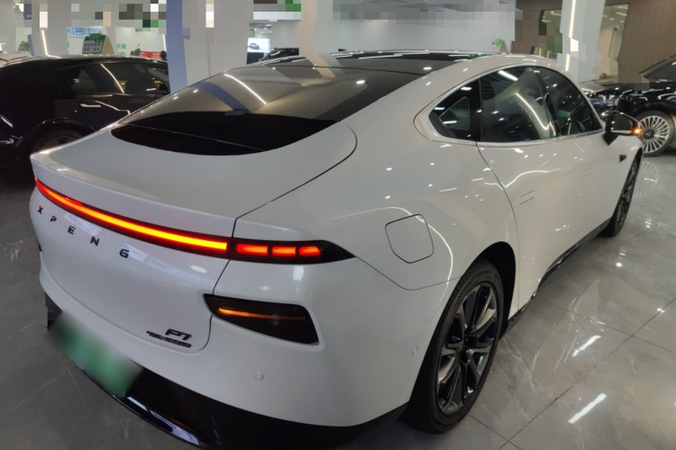 小鹏P7 2022款 625E车身外观7