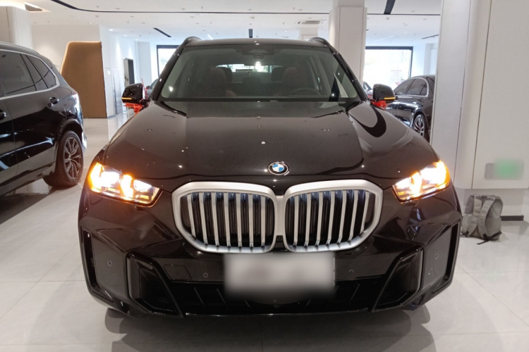 宝马X5 2023款 xDrive 30Li 尊享型M运动曜夜套装车身外观2