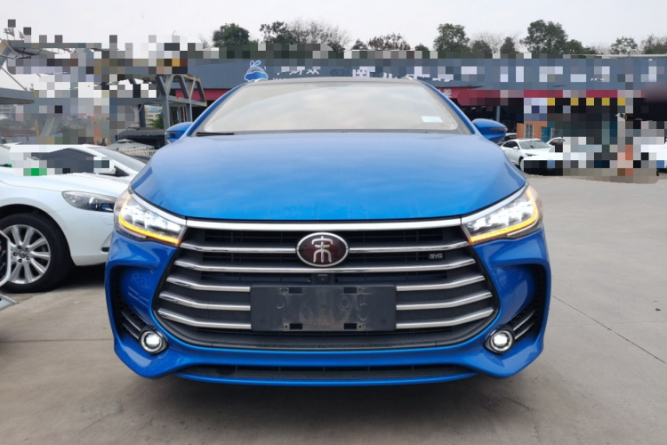 比亚迪 宋MAX 2017款 1.5T 自动智联尊贵型 7座车身外观2