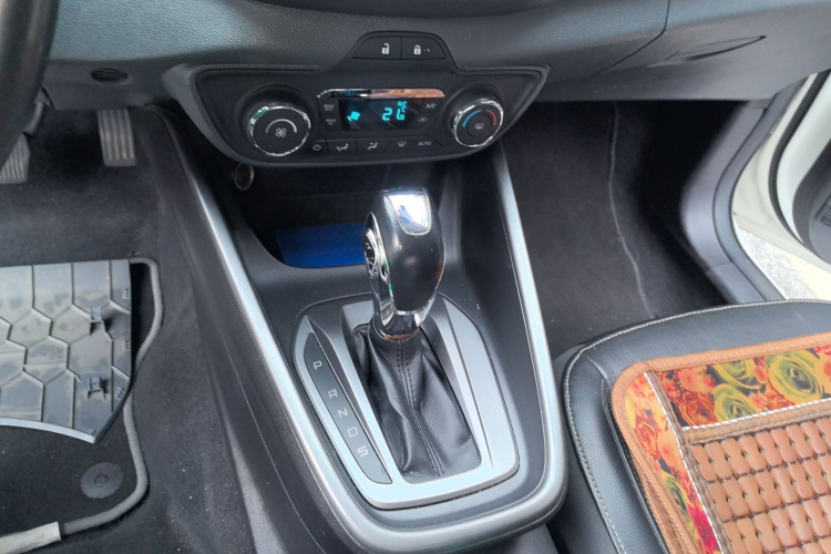 福特 福睿斯 2015款 1.5L 自动时尚型局部细节18