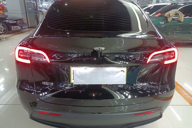 特斯拉 Model Y 2022款 改款 后轮驱动版车身外观6