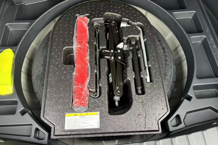 丰田 锋兰达 2024款 2.0L CVT领先plus版中控内饰7011