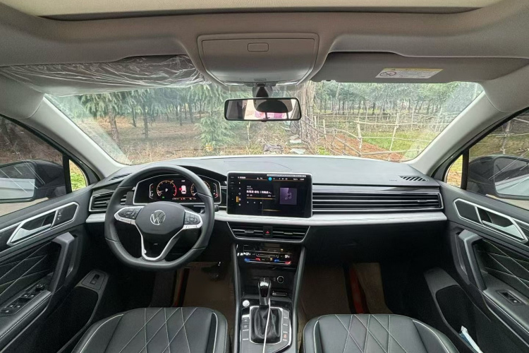大众 途观L 2025款 出众款 300TSI 自动两驱龙腾版中控内饰7002